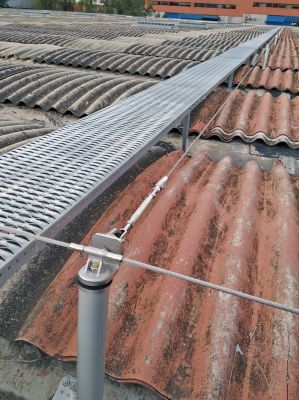 Líneas de vida SecuRope® sobre cubierta abovedada de fibrocemento en Polinyà, Barcelona